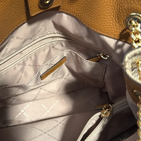 Michael Kors Cream Shoulder Bag with Signature Pattern - Picture 2 of 4